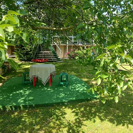 "Ранчо" - Тераса Квіти Сад Lägenhet Uzjhorod Exteriör bild