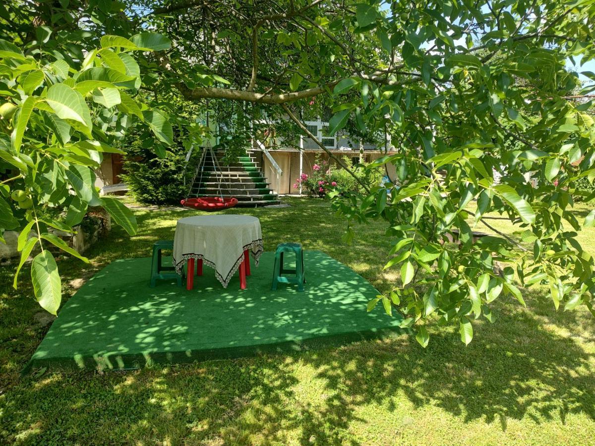 "Ранчо" - Тераса Квіти Сад Lägenhet Uzjhorod Exteriör bild